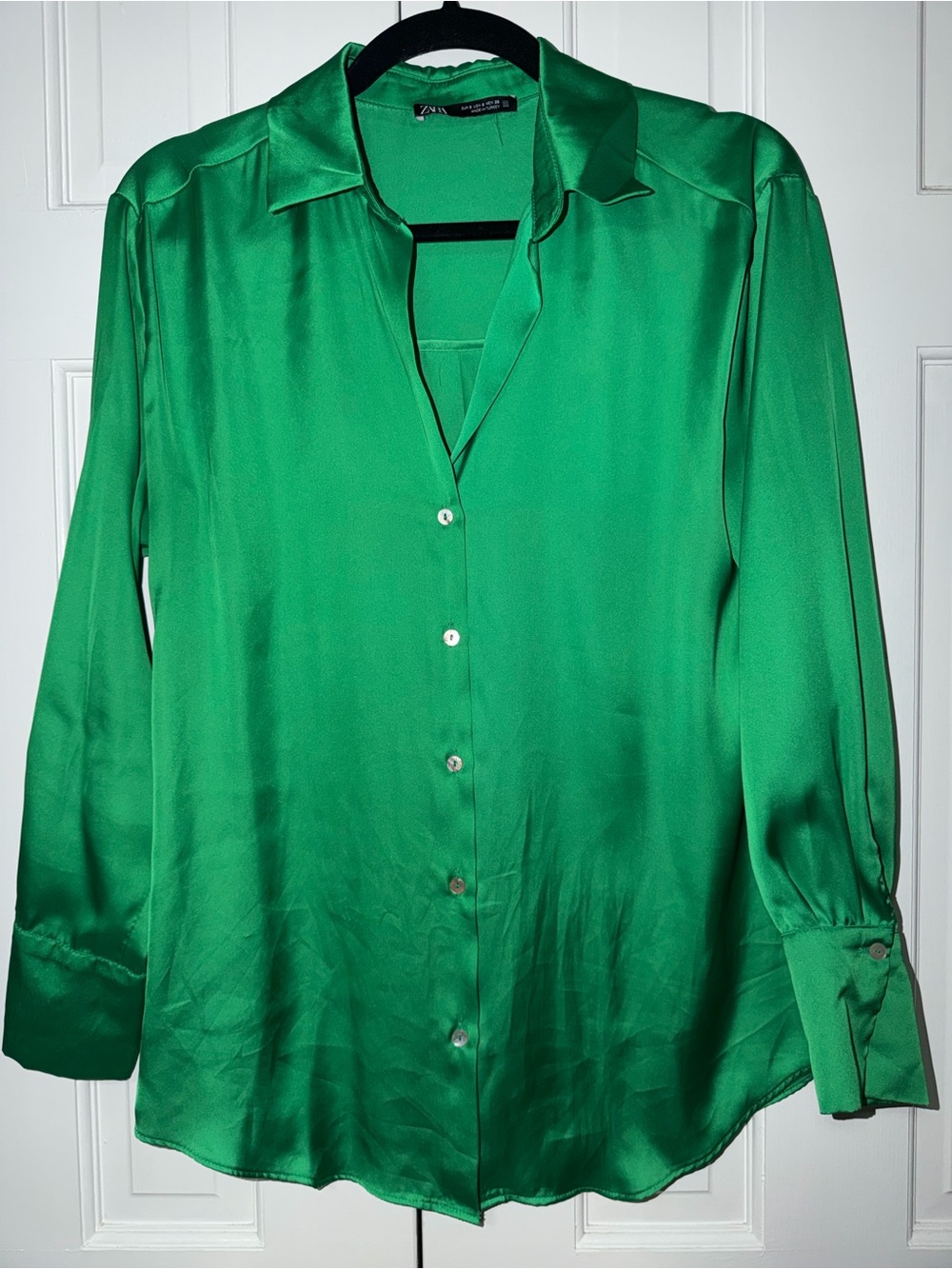 💕4 for $12 Sale!💕 Zara Green Satin Blouse